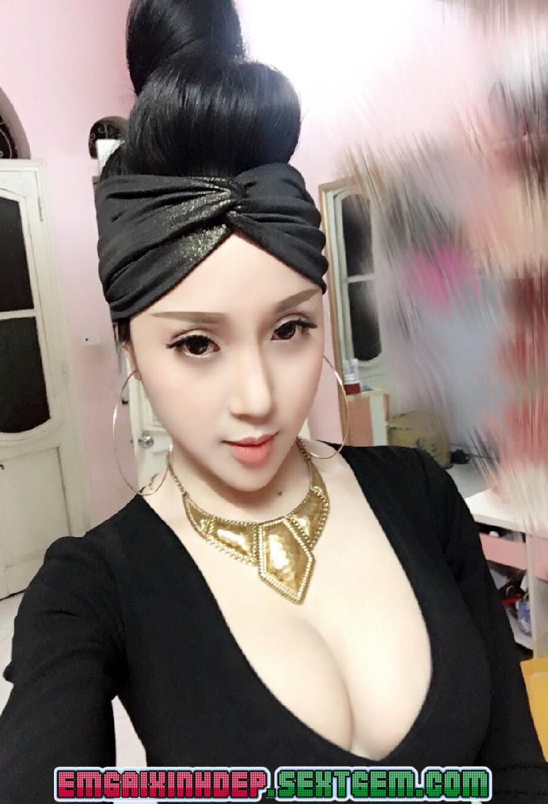 Ảnh Facebook Girl Xinh Khoe Ngực